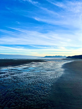 Beach right below Twin Rocks Turnaround Park during a Minus Tide.