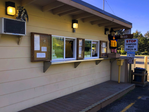 The ranger station/information center at Barview Jetty Park campground.