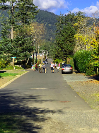 Parents and children walking down South 3rd St to Manzanita Park.